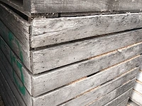 Lot 245 - houten kist met houtrestanten. 6 stuks - afbeelding 2 van  3