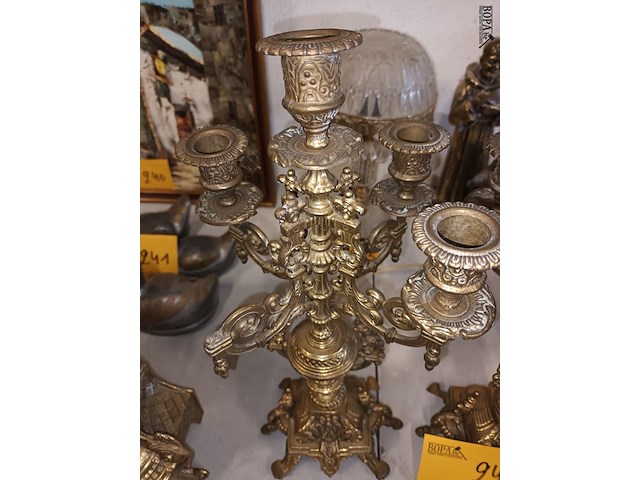 Lot 245 - koperen kandelaars. 2 stuks - afbeelding 2 van  4