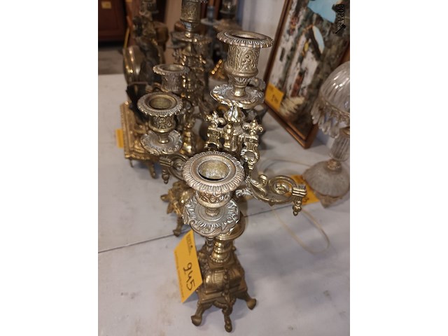 Lot 245 - koperen kandelaars. 2 stuks - afbeelding 4 van  4