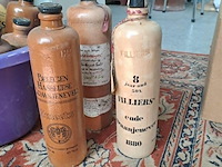 Lot 245 - lot oude jeneverflessen : bols, filliers, etc - afbeelding 2 van  3