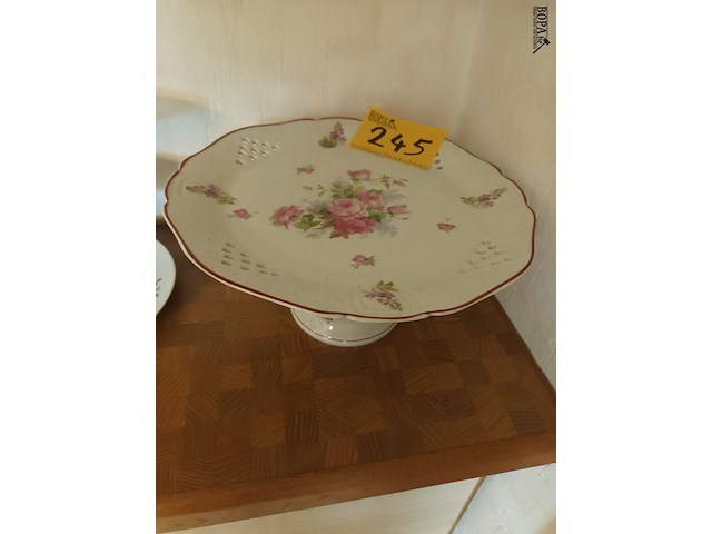 Lot 245 - taartschaal in porselein - afbeelding 1 van  4