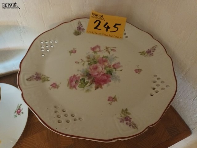 Lot 245 - taartschaal in porselein - afbeelding 3 van  4