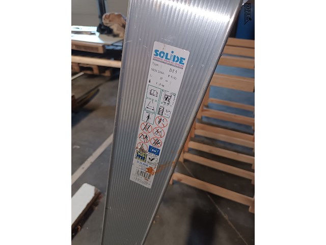 Lot 246 - aluminium trapladder solide - afbeelding 3 van  3