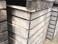 Lot 246 - houten kist met houtrestanten. 6 stuks - afbeelding 2 van  2