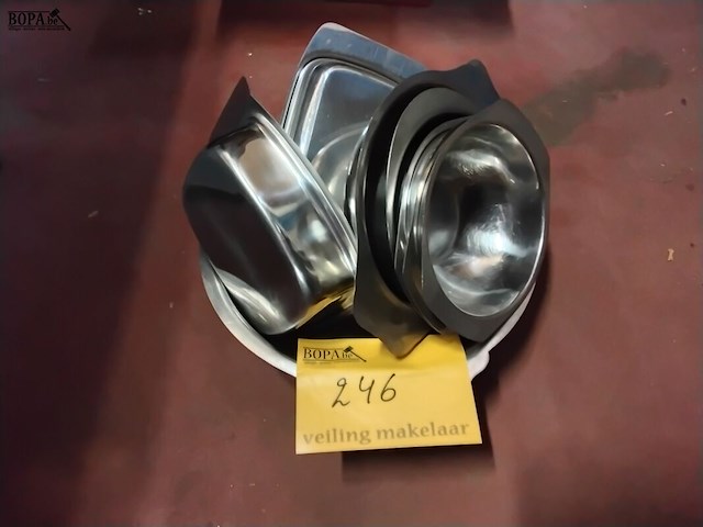 Lot 246 - inox serveerpotten 11 stuks - afbeelding 1 van  1