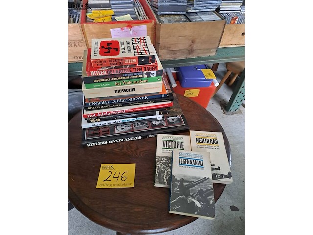 Lot 246 - lot oude boeken woii - hitler / mussolini - afbeelding 1 van  1