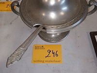 Lot 246 - soepterrine in tin - afbeelding 1 van  4