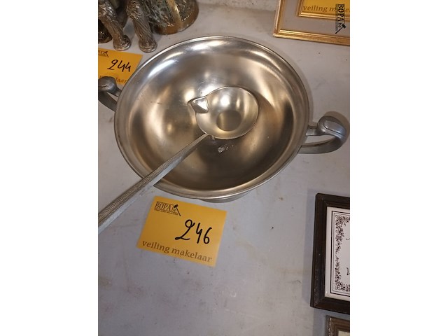 Lot 246 - soepterrine in tin - afbeelding 3 van  4