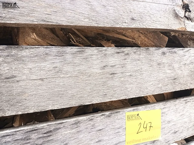 Lot 247 - houten kist met houtrestanten. 6 stuks - afbeelding 3 van  4