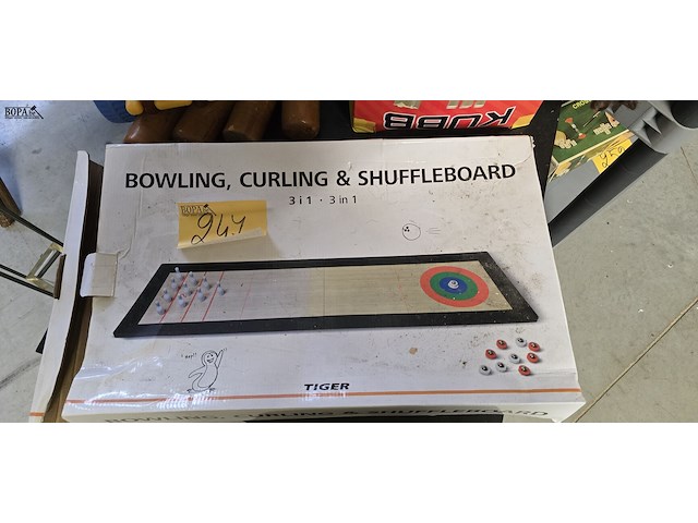 Lot 247 - houten speelgoed 3 stuks - afbeelding 4 van  4