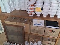 Lot 247 - koffie, thee en soep servies - afbeelding 1 van  2