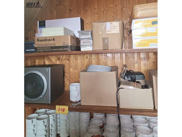 Lot 247 - koffie, thee en soep servies - afbeelding 2 van  2