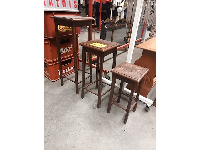 Lot 247 - plantenstaanders. 3 stuks - afbeelding 1 van  4