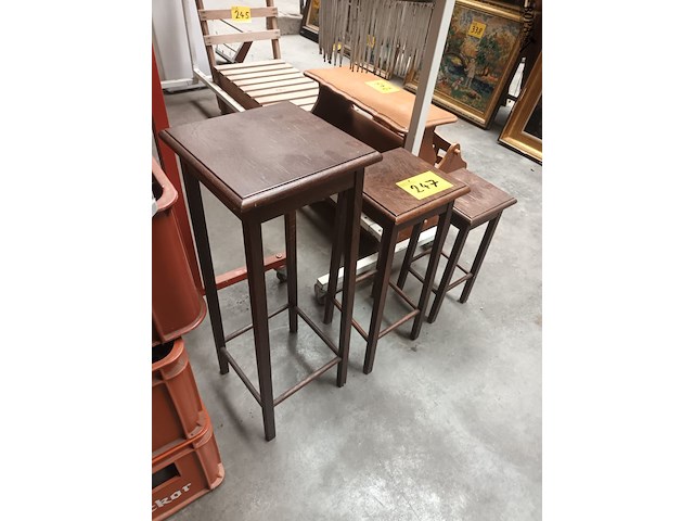Lot 247 - plantenstaanders. 3 stuks - afbeelding 3 van  4
