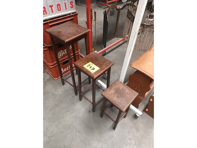 Lot 247 - plantenstaanders. 3 stuks - afbeelding 4 van  4