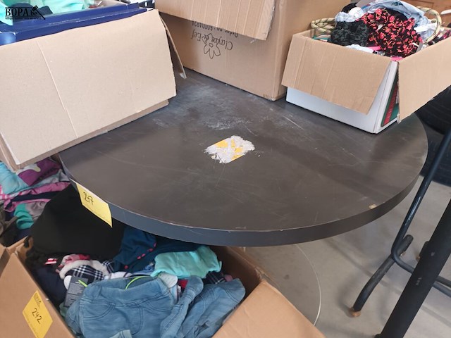 Lot 247 - ronde tafel - afbeelding 1 van  2