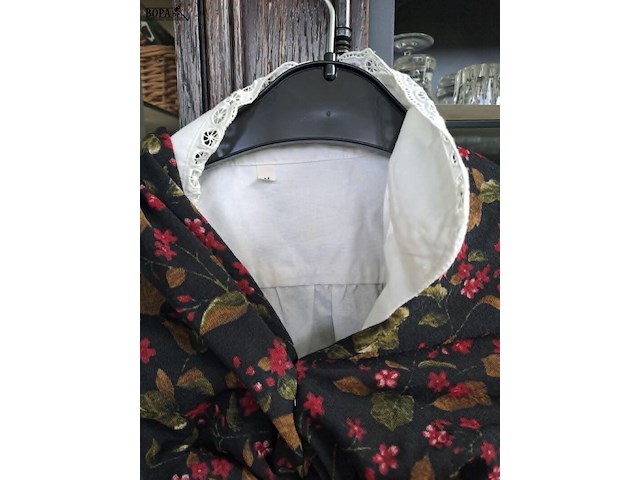 Lot 247 - traditionele tiroler kledij voor vrouw maat m met 2 paar zwa - afbeelding 2 van  5