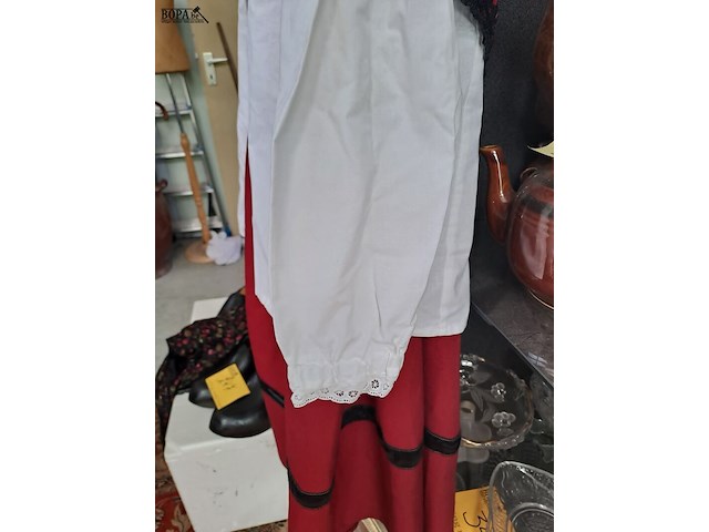 Lot 247 - traditionele tiroler kledij voor vrouw maat m met 2 paar zwa - afbeelding 3 van  5