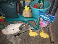 Lot 247 - tuinmateriaal. 15 stuks - afbeelding 2 van  4