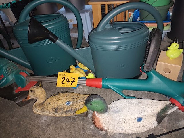 Lot 247 - tuinmateriaal. 15 stuks - afbeelding 3 van  4
