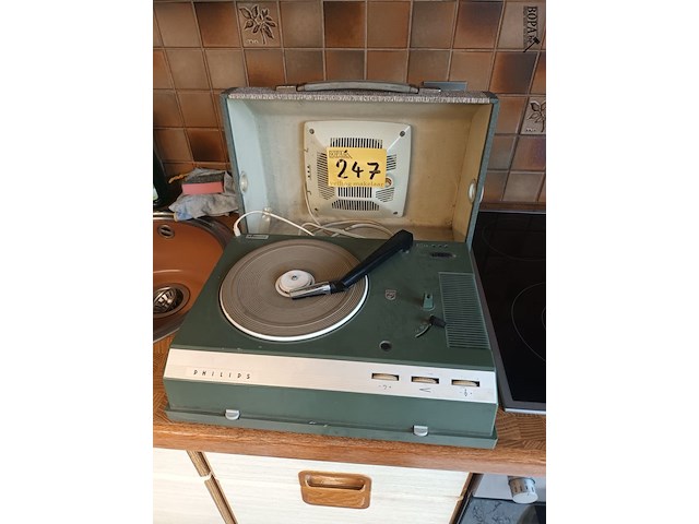 Lot 247 - vintage platenspeler - afbeelding 1 van  4