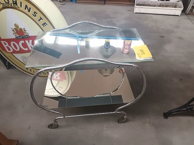 Lot 247 - vintage trolley - afbeelding 1 van  3