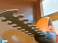 Lot 248 - accugrasschaar en universele snijder van black en decker - afbeelding 3 van  3