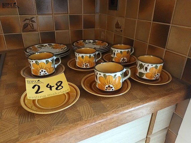 Lot 248 - boch servies. 17 stuks - afbeelding 2 van  5