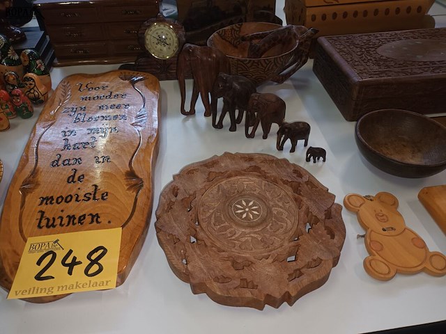 Lot 248 - houten decoratie. 36 stuks - afbeelding 6 van  8