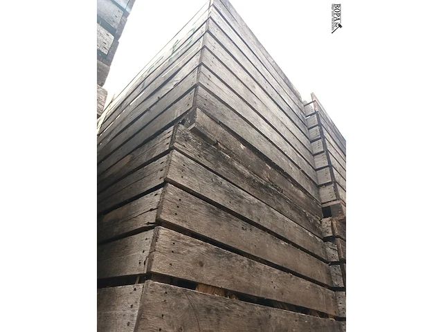 Lot 248 - houten kist met houtrestanten. 6 stuks - afbeelding 1 van  4