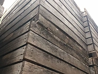 Lot 248 - houten kist met houtrestanten. 6 stuks