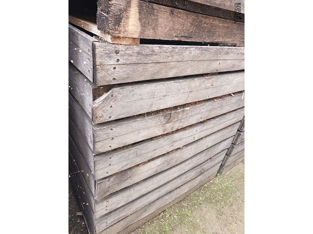 Lot 248 - houten kist met houtrestanten. 6 stuks - afbeelding 2 van  4