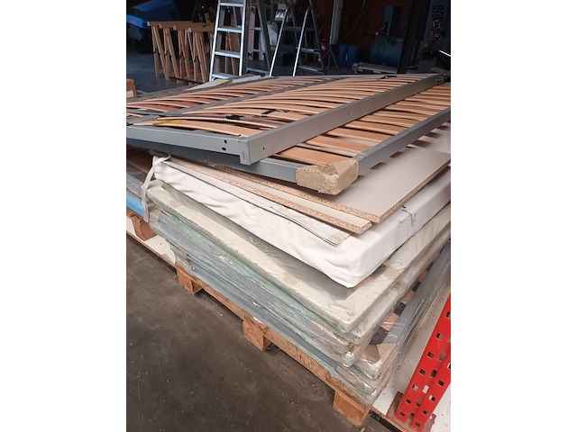 Lot 248 - lattenbodems. 15 stuks - afbeelding 3 van  4
