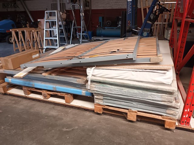 Lot 248 - lattenbodems. 15 stuks - afbeelding 4 van  4