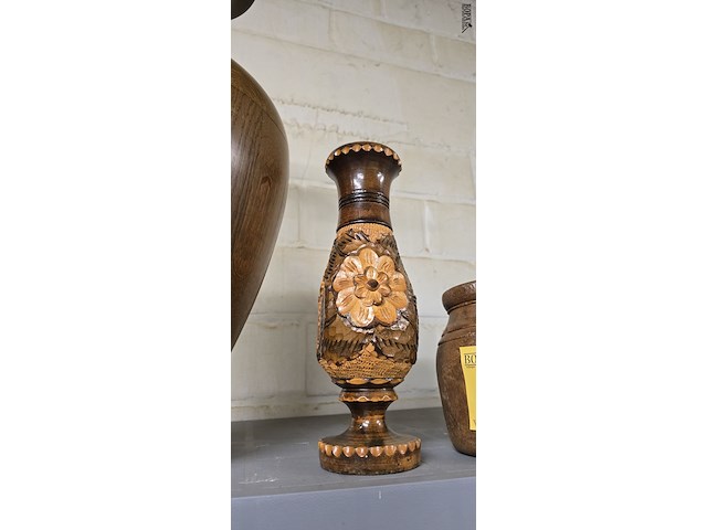Lot 248 - lot houten siervazen 4 stuks - afbeelding 3 van  4