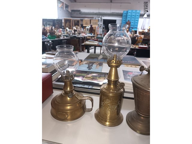 Lot 248 - olielampen in koper. 5 stuks - afbeelding 2 van  4