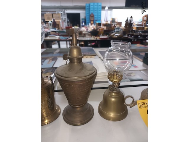 Lot 248 - olielampen in koper. 5 stuks - afbeelding 3 van  4