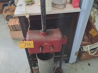 Lot 249 - antieke optima 9 liter worstvullijn jaren '50 - afbeelding 1 van  2