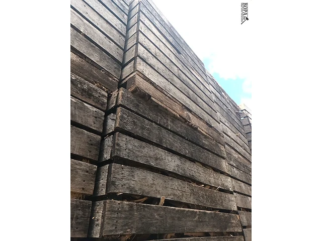 Lot 249 - houten kist met houtrestanten. 6 stuks - afbeelding 1 van  4