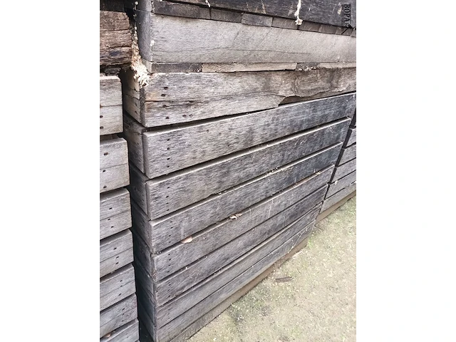 Lot 249 - houten kist met houtrestanten. 6 stuks - afbeelding 2 van  4