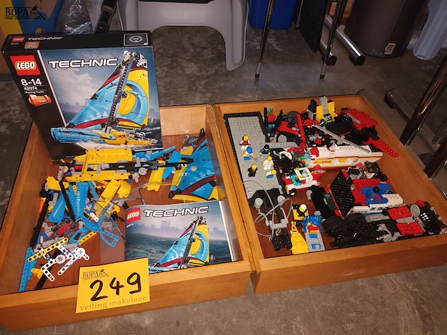Lot 249 - lego technic - afbeelding 1 van  4