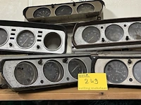 Lot 249 - lot dashbordklokken peugeot - 9 stuks
