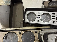 Lot 249 - lot dashbordklokken peugeot - 9 stuks - afbeelding 2 van  4