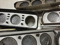 Lot 249 - lot dashbordklokken peugeot - 9 stuks - afbeelding 3 van  4