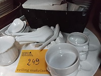 Lot 249 - lot horecaservies wit: diverse schaaltjes, bordjes en kommet - afbeelding 1 van  3