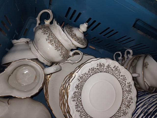 Lot 249 - vintage servies en huisraad - afbeelding 6 van  7