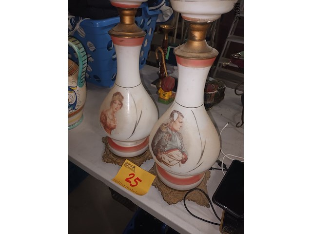 Lot 25 - antieke olielampen. 2 stuks - afbeelding 1 van  3