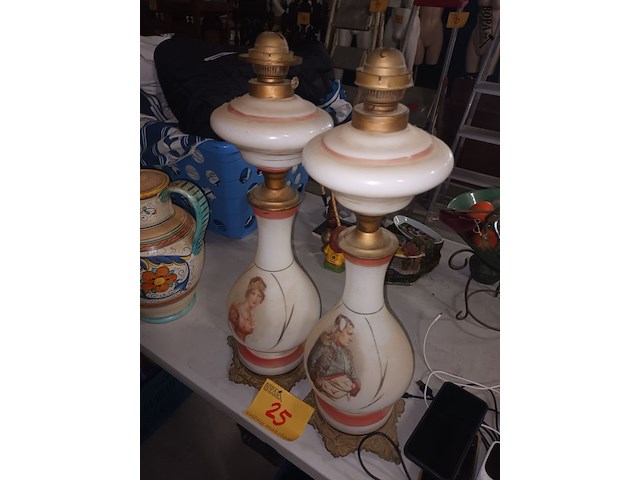 Lot 25 - antieke olielampen. 2 stuks - afbeelding 2 van  3