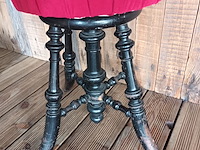 Lot 25 - antieke pianokruk - afbeelding 2 van  2