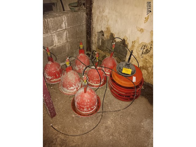 Lot 25 - automatische drinkbakken voor pluimvee - afbeelding 1 van  1